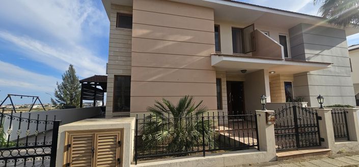 Image No.2-4 Bed Villa for sale