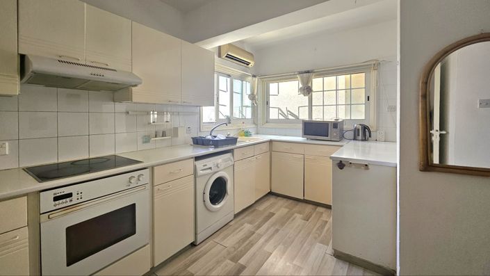 Image No.12-3 Bed Property for sale