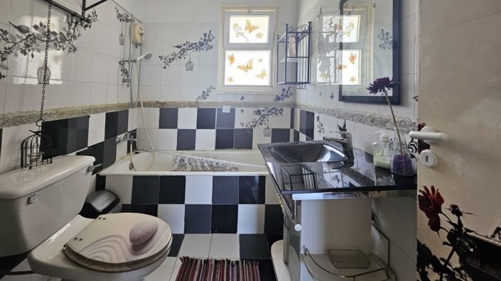 Image No.5-3 Bed Property for sale