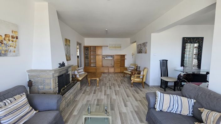 Image No.9-3 Bed Property for sale