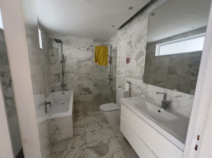 Image No.23-6 Bed Villa for sale