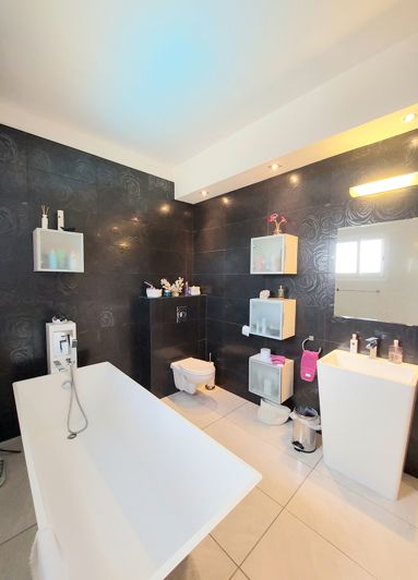 Image No.3-3 Bed Villa for sale