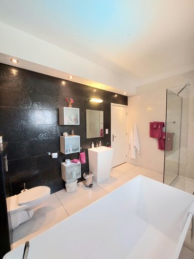 Image No.6-3 Bed Villa for sale