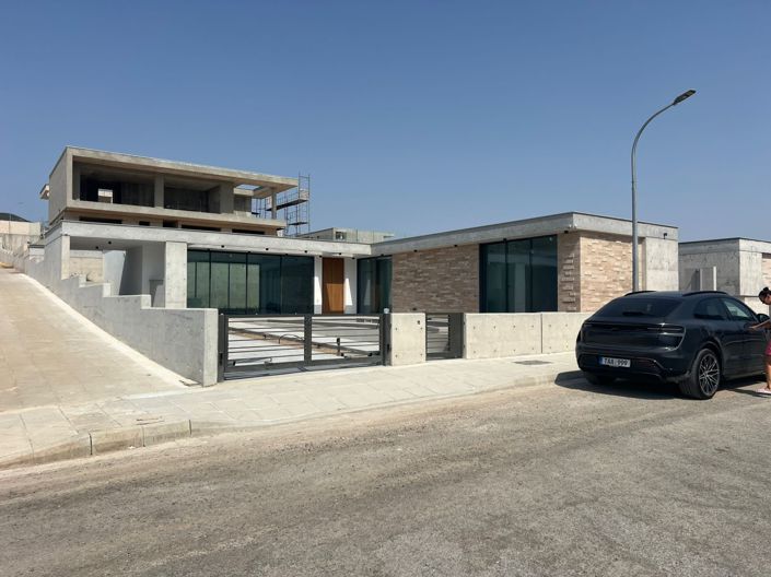 Image No.1-4 Bed Villa for sale