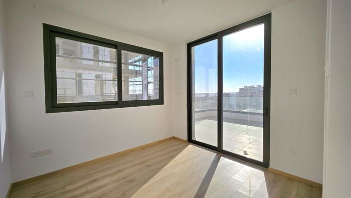 Image No.3-3 Bed Apartment for sale