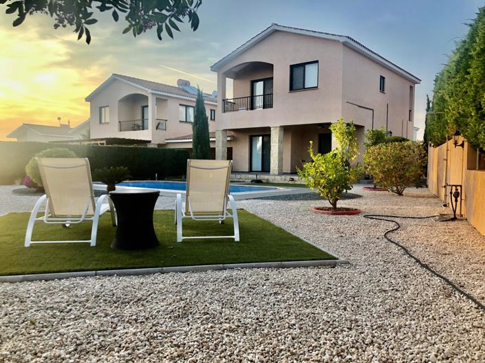 Image No.1-3 Bed Villa for sale