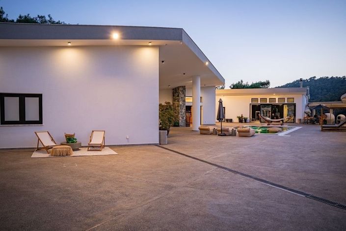 Image No.10-6 Bed Bungalow for sale