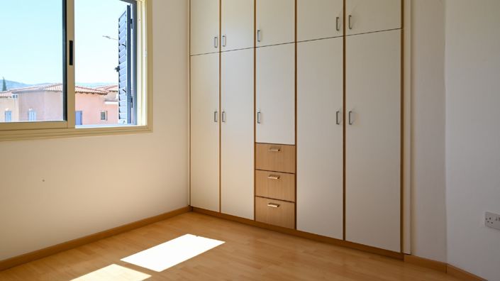 Image No.9-2 Bed Townhouse for sale