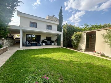 5 Bed Villa for sale