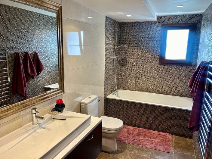 Image No.14-5 Bed Villa for sale