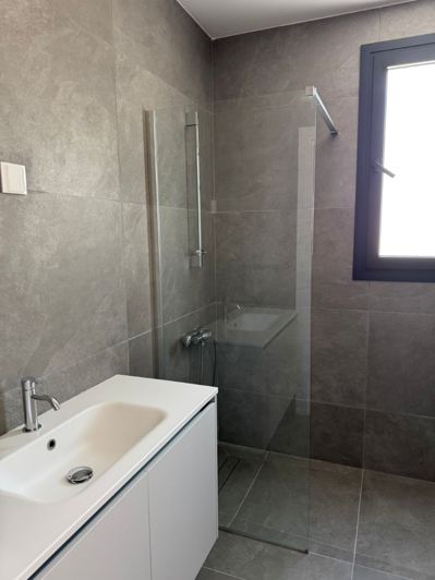 Image No.12-3 Bed Property for sale