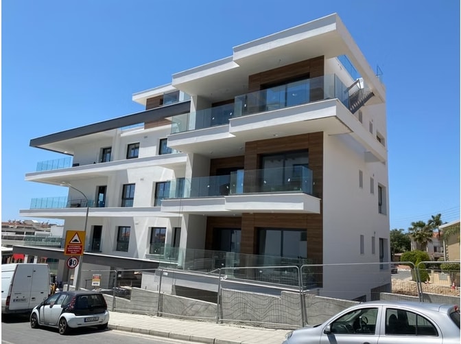 Image No.10-3 Bed Property for sale