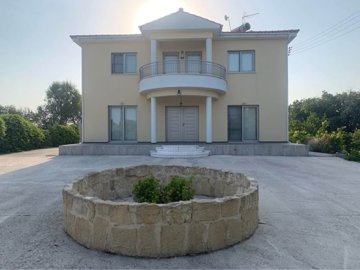5 Bed Villa for sale