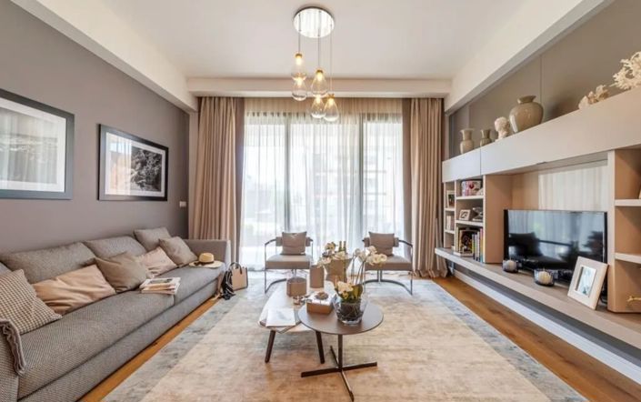 Image No.4-4 Bed Property for sale