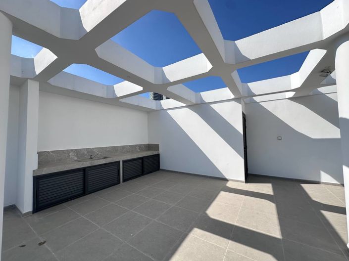 Image No.8-3 Bed Property for sale