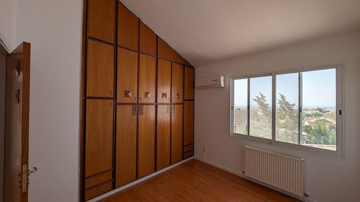 Image No.13-8 Bed Apartment for sale