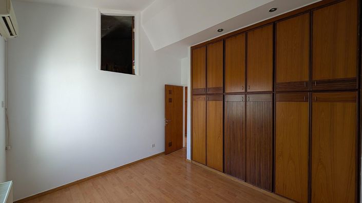 Image No.14-8 Bed Apartment for sale