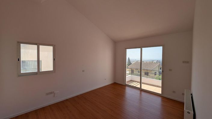 Image No.17-8 Bed Apartment for sale