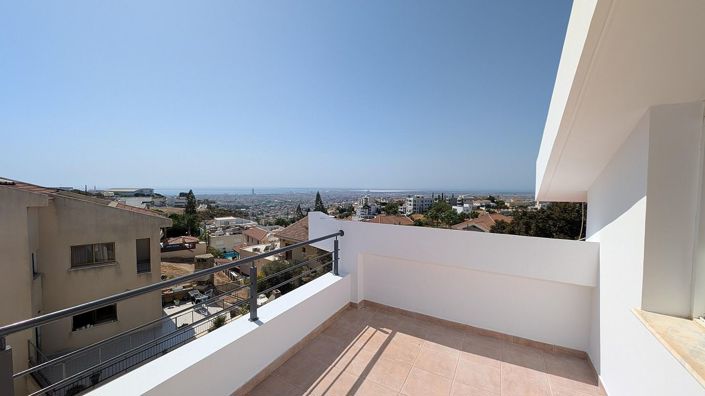 Image No.20-8 Bed Apartment for sale