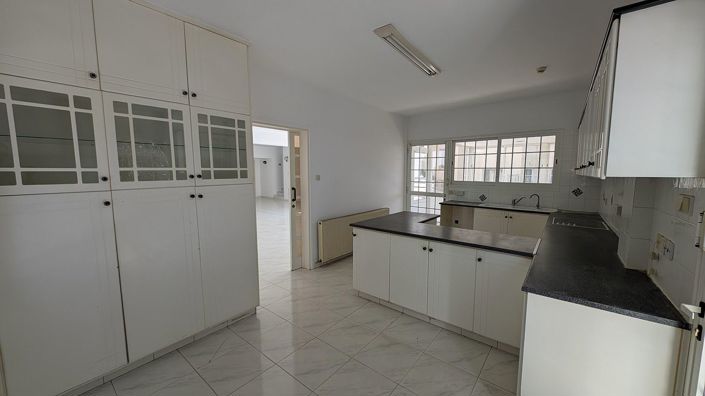 Image No.21-8 Bed Apartment for sale