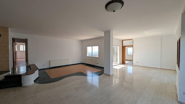 Image No.24-8 Bed Apartment for sale