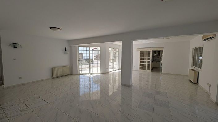 Image No.25-8 Bed Apartment for sale