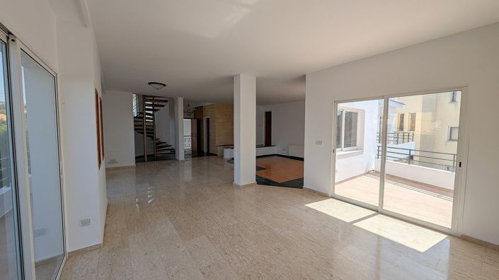 Image No.30-8 Bed Apartment for sale