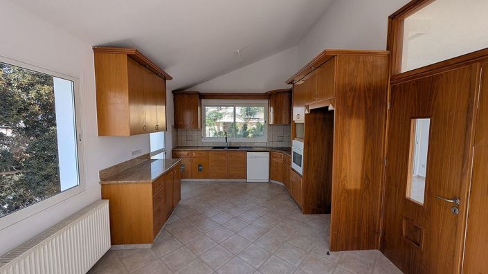 Image No.4-8 Bed Apartment for sale