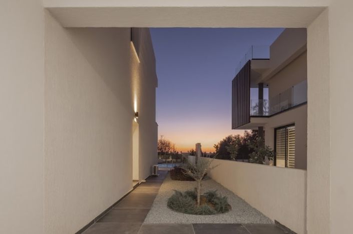 Image No.3-4 Bed Villa for sale