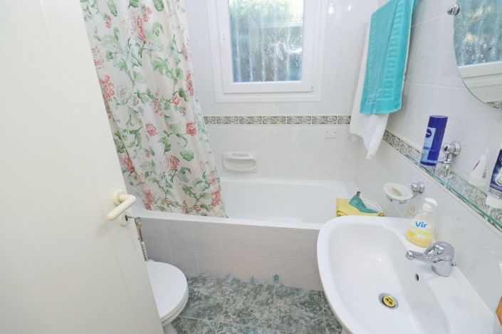 Image No.13-2 Bed Bungalow for sale