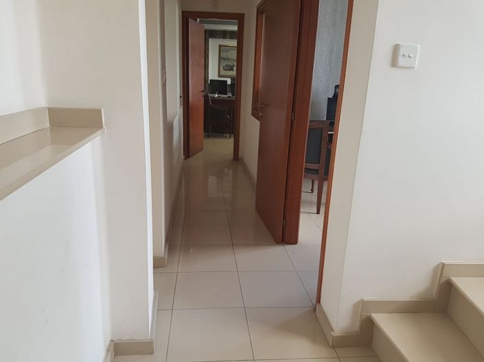 Image No.4-4 Bed Property for sale