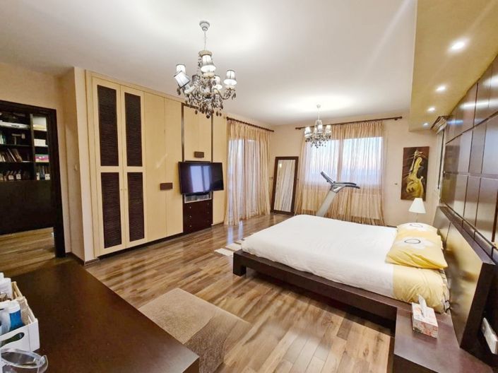 Image No.10-6 Bed Villa for sale