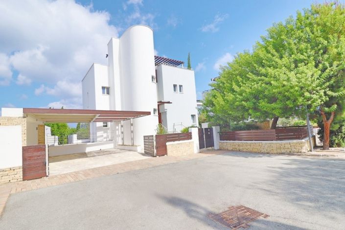 Image No.1-4 Bed Villa for sale