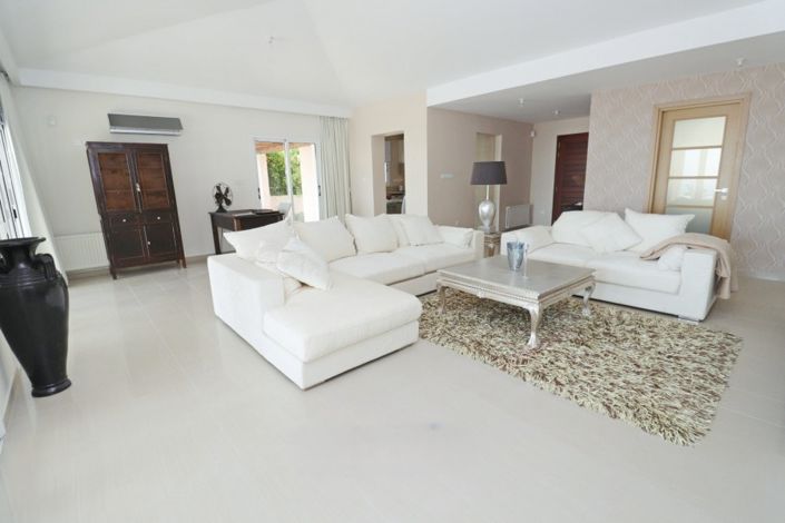 Image No.10-4 Bed Bungalow for sale