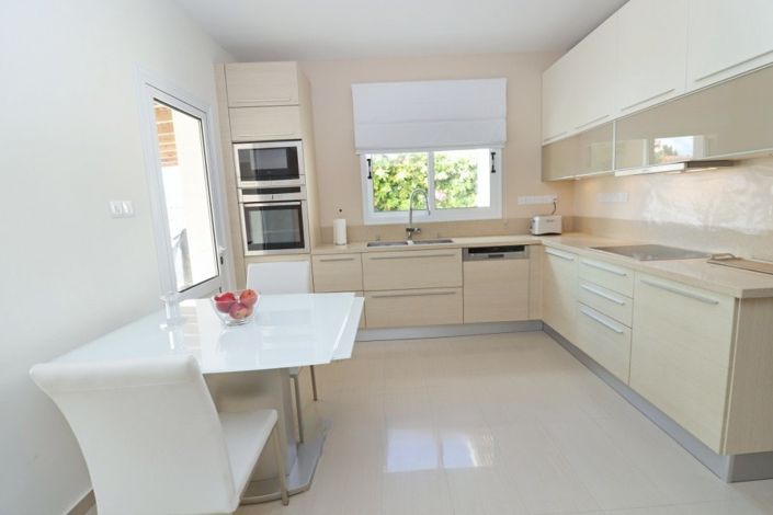 Image No.13-4 Bed Bungalow for sale