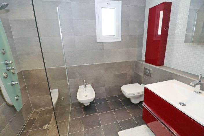 Image No.20-4 Bed Bungalow for sale