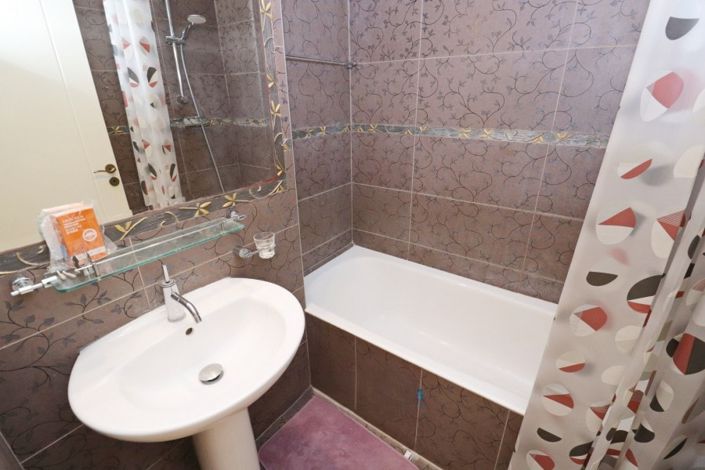 Image No.14-2 Bed Townhouse for sale