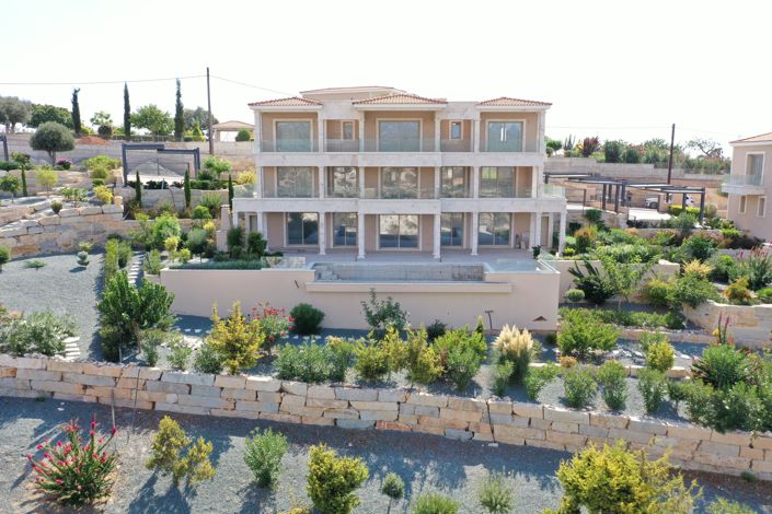 Image No.2-6 Bed Villa for sale