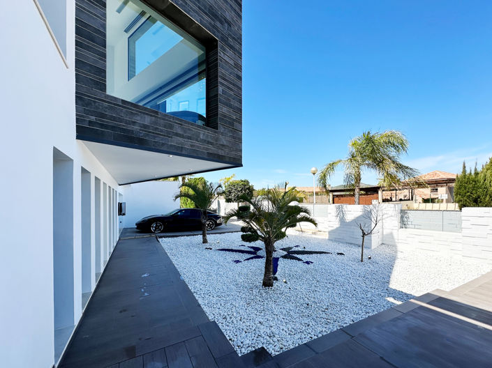 Image No.37-5 Bed Villa for sale