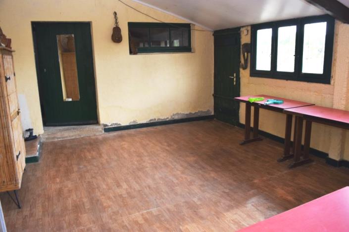 Image No.9-5 Bed House for sale