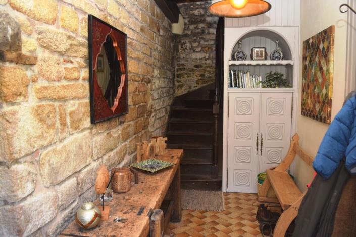 Image No.8-6 Bed House for sale