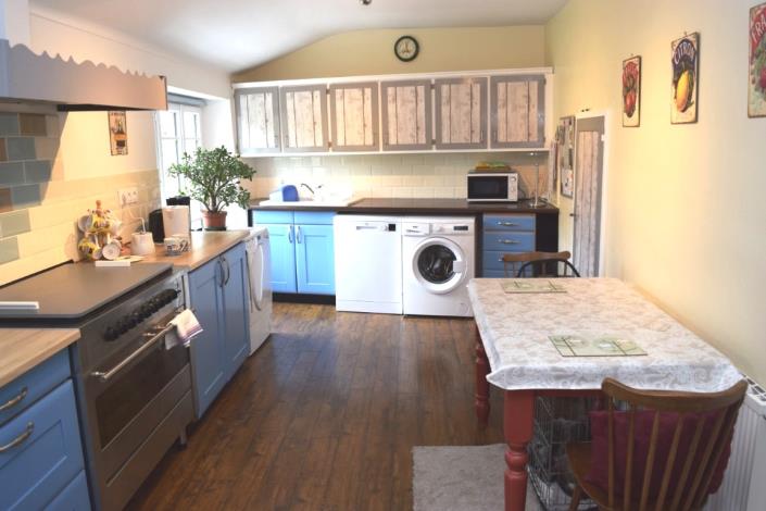 Image No.6-5 Bed House for sale