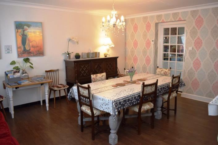 Image No.8-5 Bed House for sale