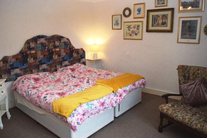 Image No.16-5 Bed House for sale