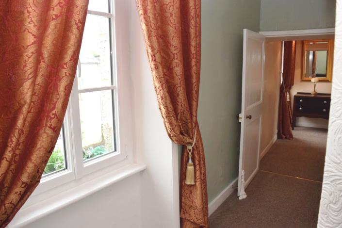 Image No.18-5 Bed House for sale