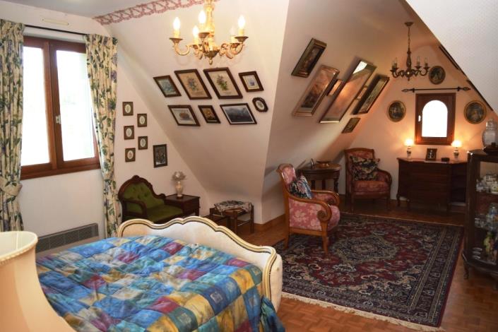 Image No.12-5 Bed House for sale