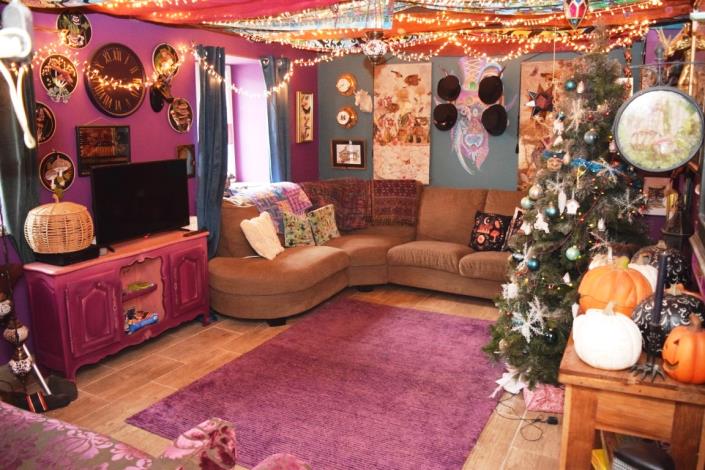 Image No.8-5 Bed House for sale