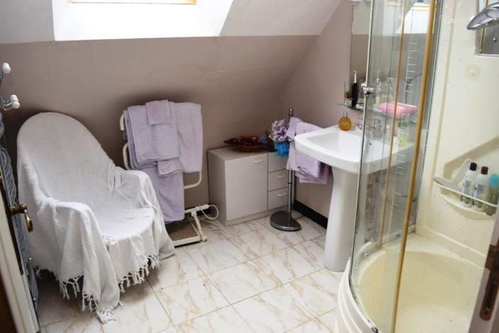 Image No.18-5 Bed House for sale