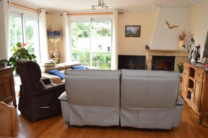 Image No.8-6 Bed House for sale