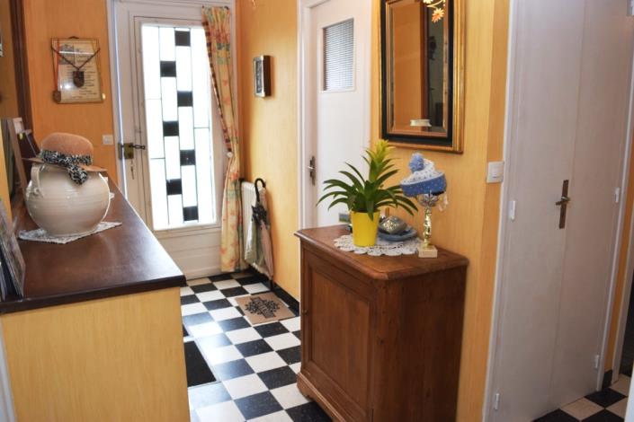 Image No.12-6 Bed House for sale